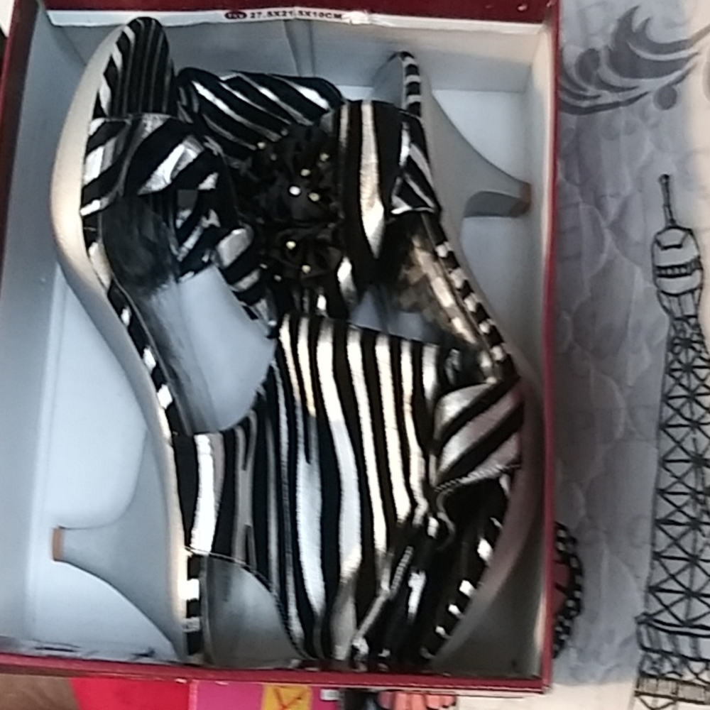 Leopard stripe black and silver heels